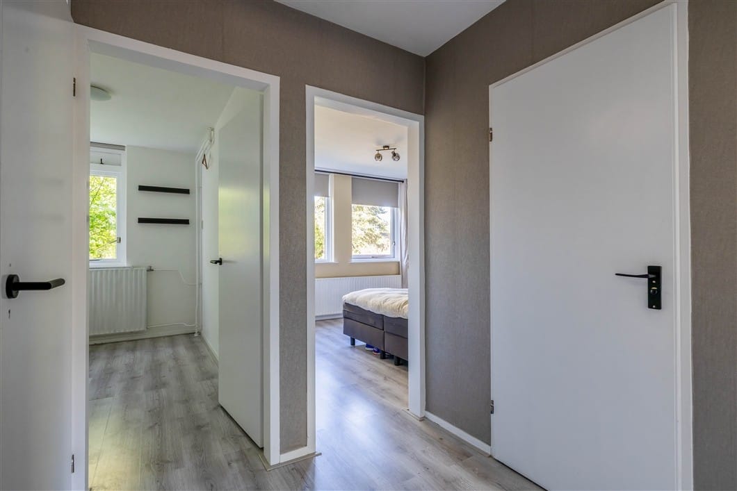 Well-maintained family home at the forest edge with four bedrooms and large garden — 32