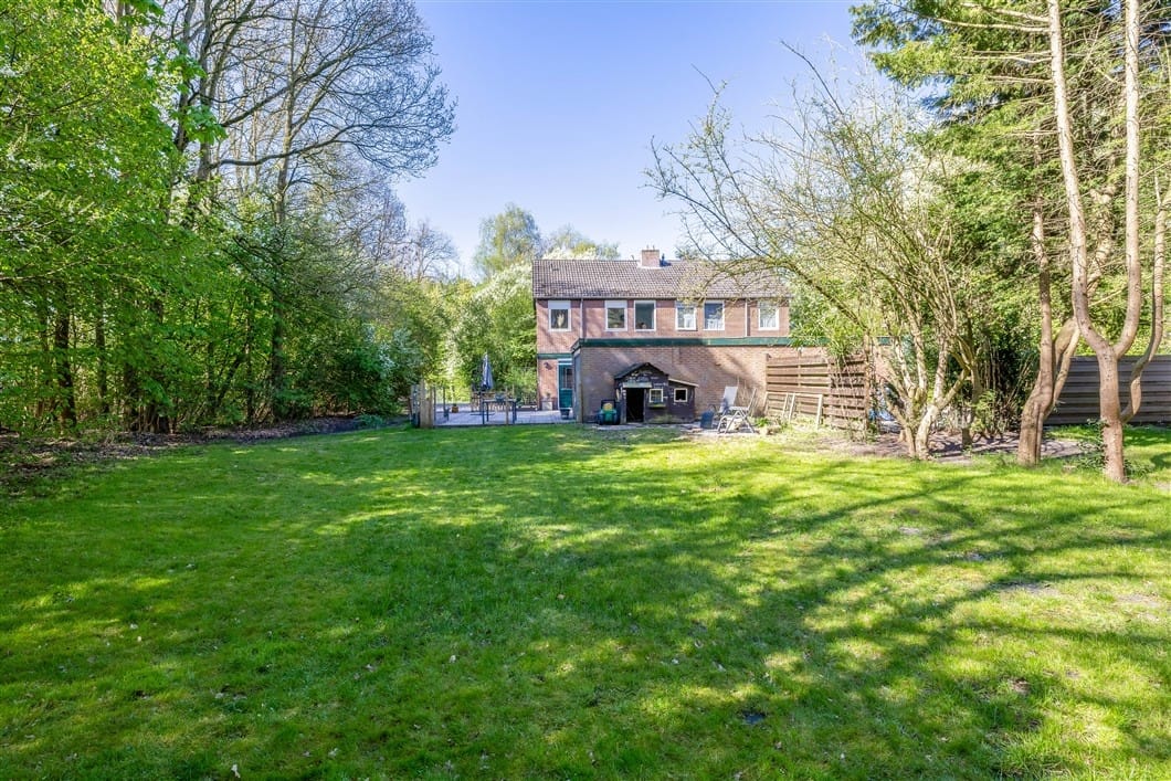 Well-maintained family home at the forest edge with four bedrooms and large garden — 28
