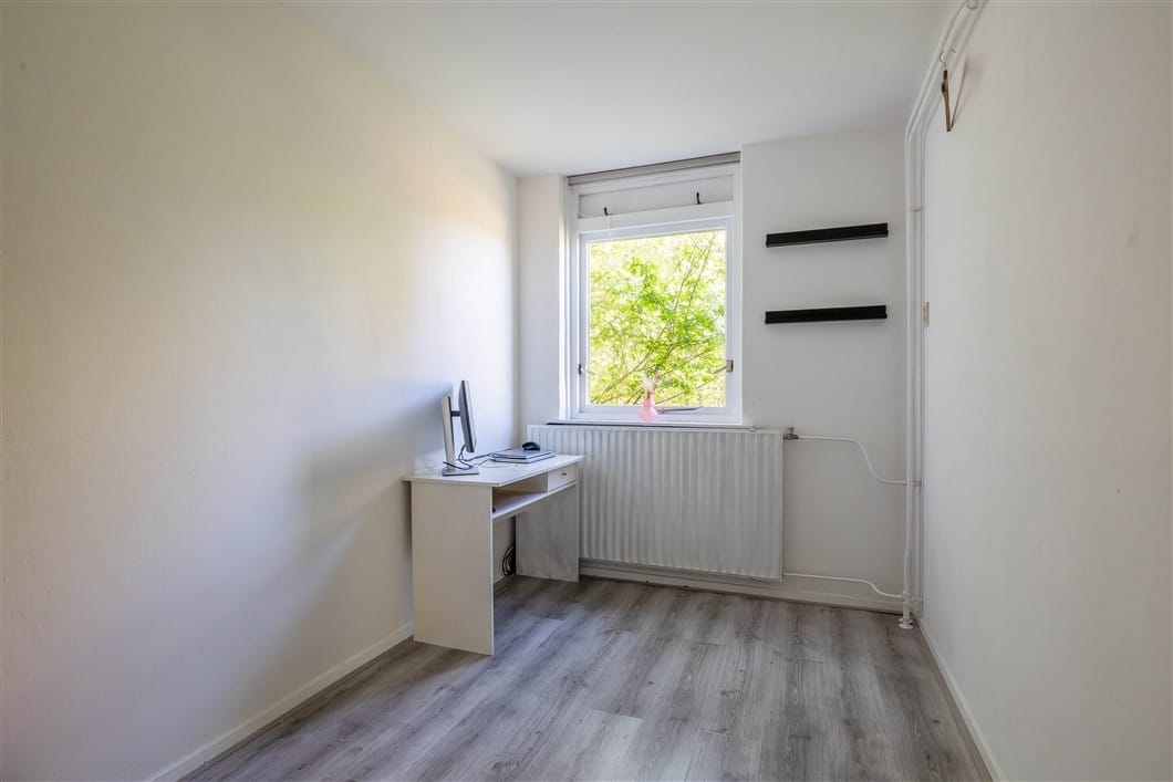 Well-maintained family home at the forest edge with four bedrooms and large garden — 36