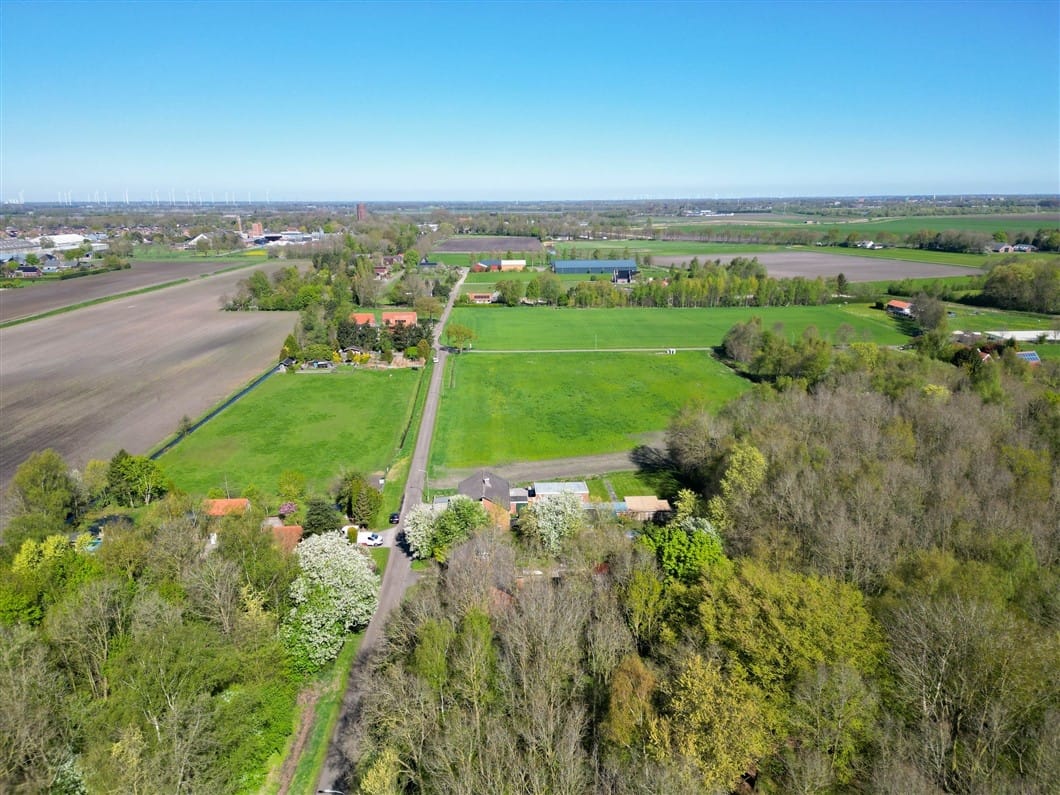 Well-maintained family home at the forest edge with four bedrooms and large garden — 47