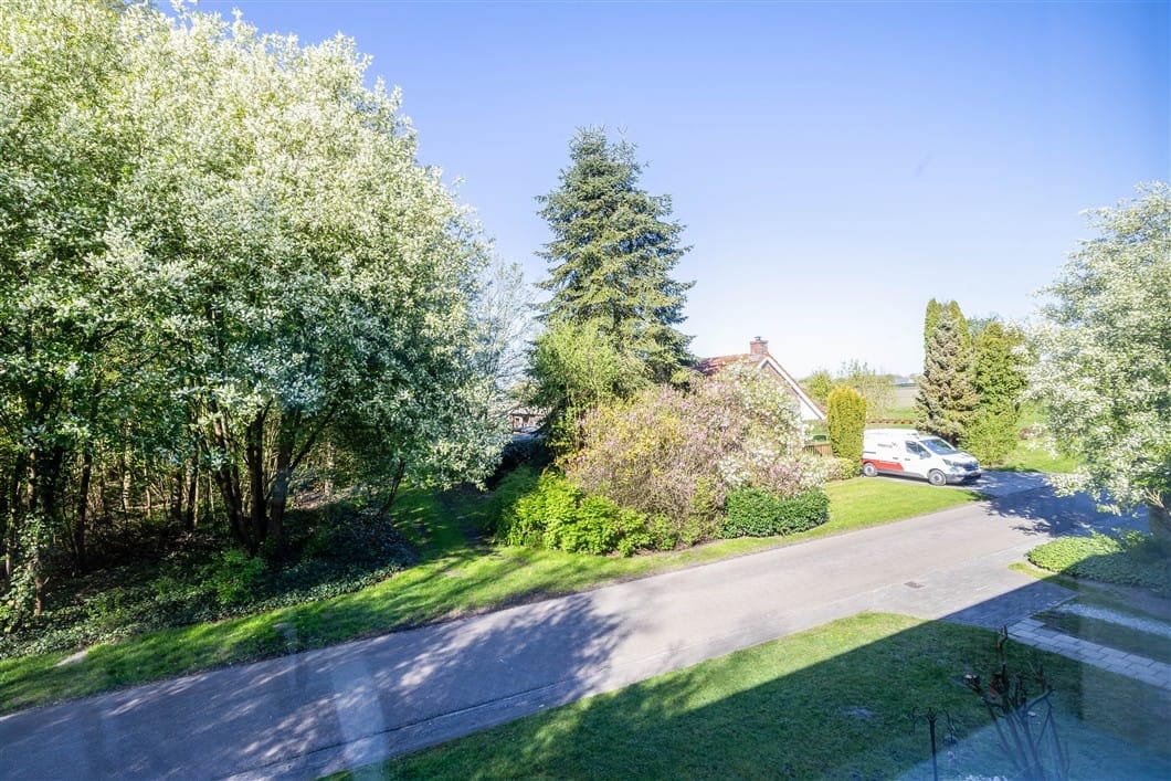Well-maintained family home at the forest edge with four bedrooms and large garden — 33