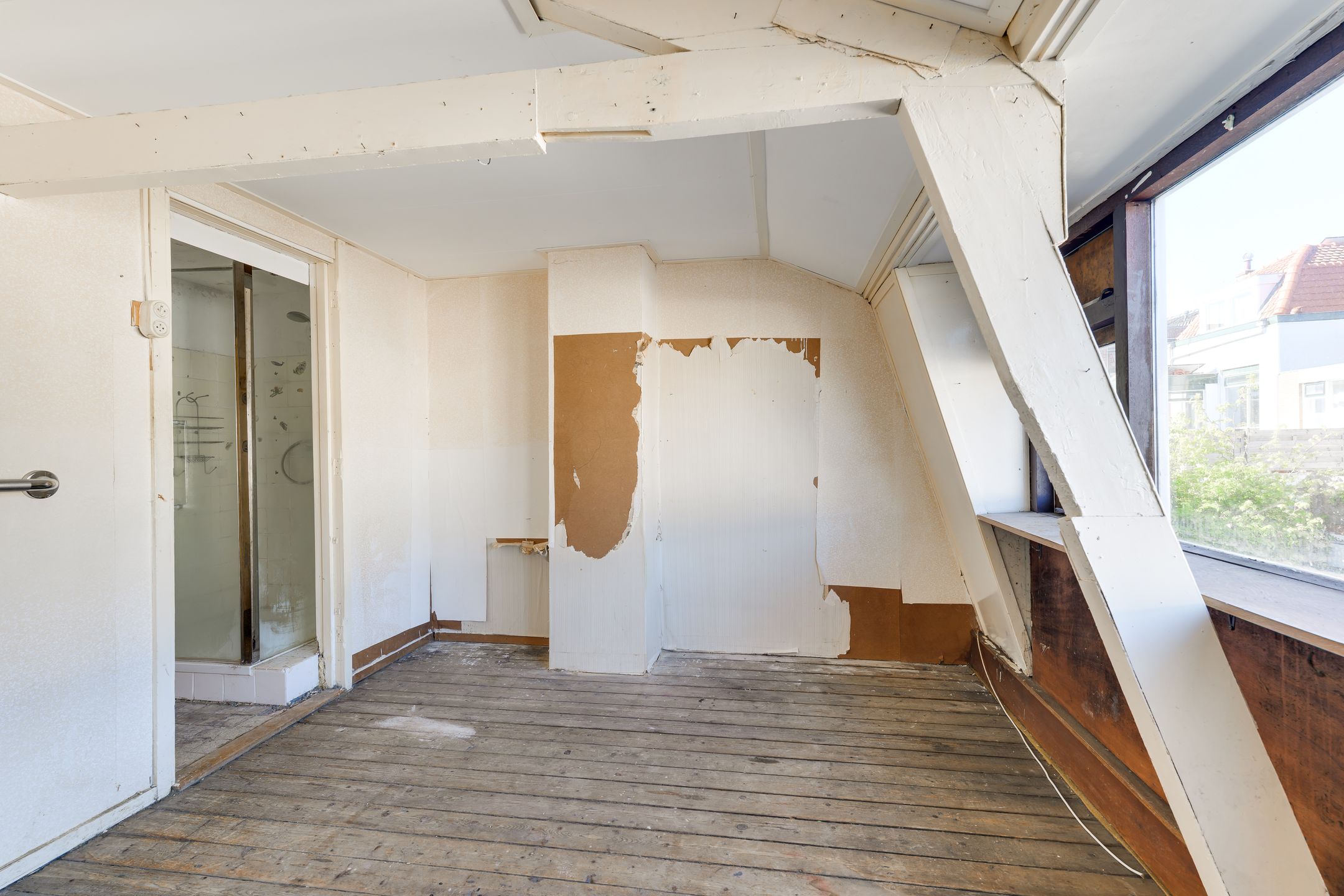 Renovation Opportunity in Popular De Kooi Neighborhood — 27