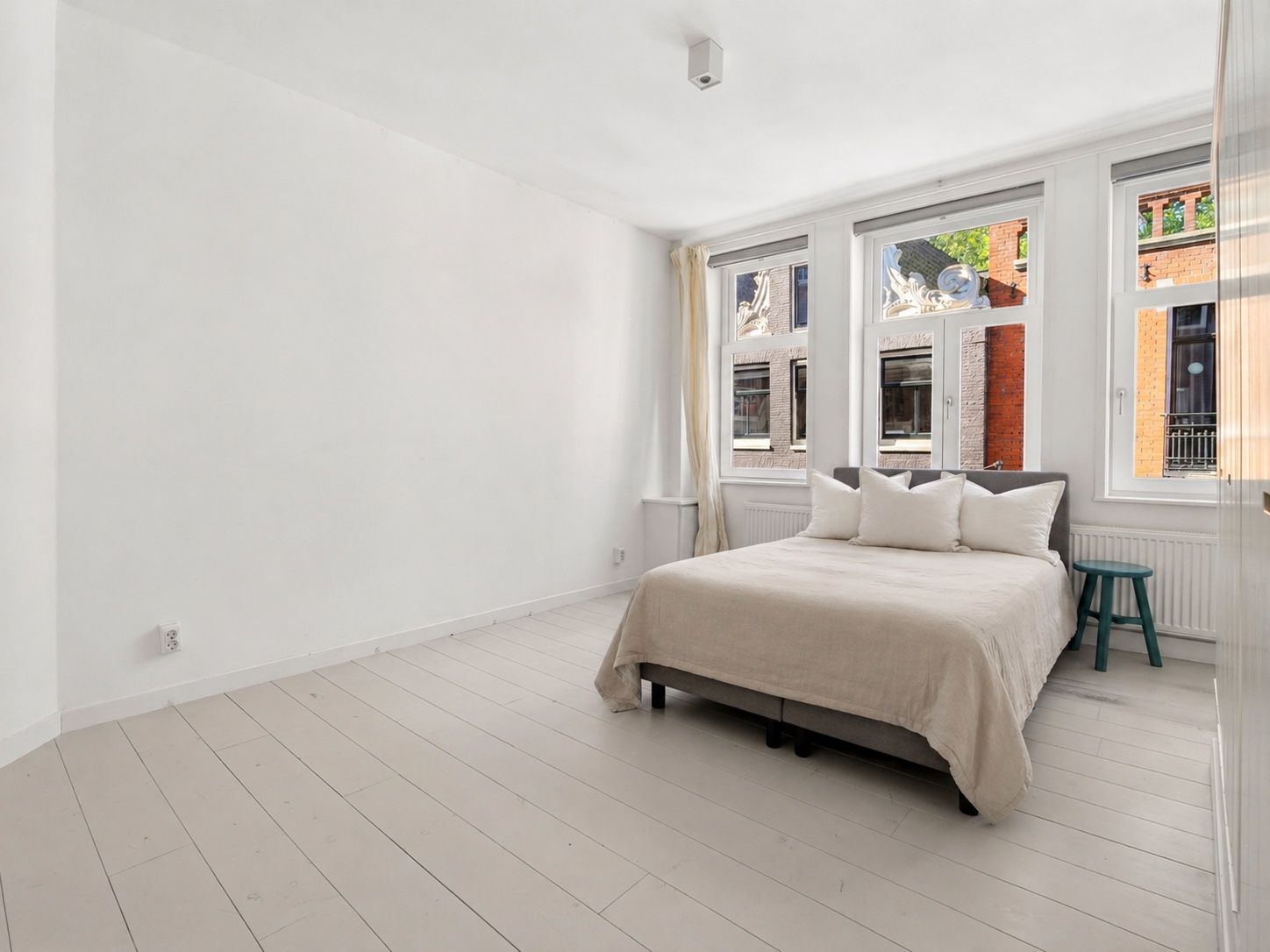 Renovated Upper Apartment with Three Bedrooms in Historic Amsterdam Center — 12