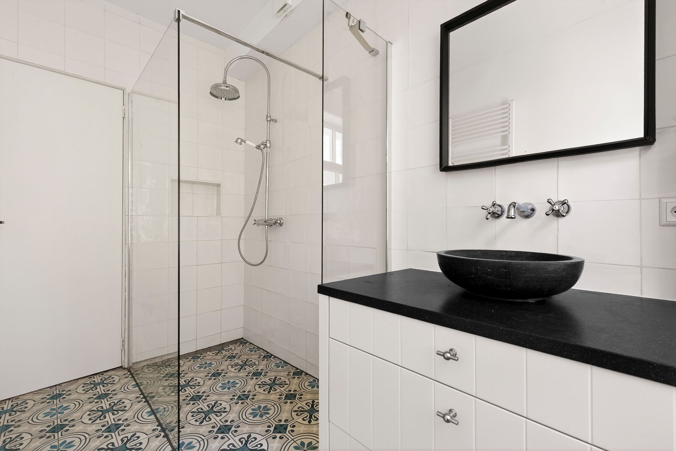 Renovated Upper Apartment with Three Bedrooms in Historic Amsterdam Center — 18