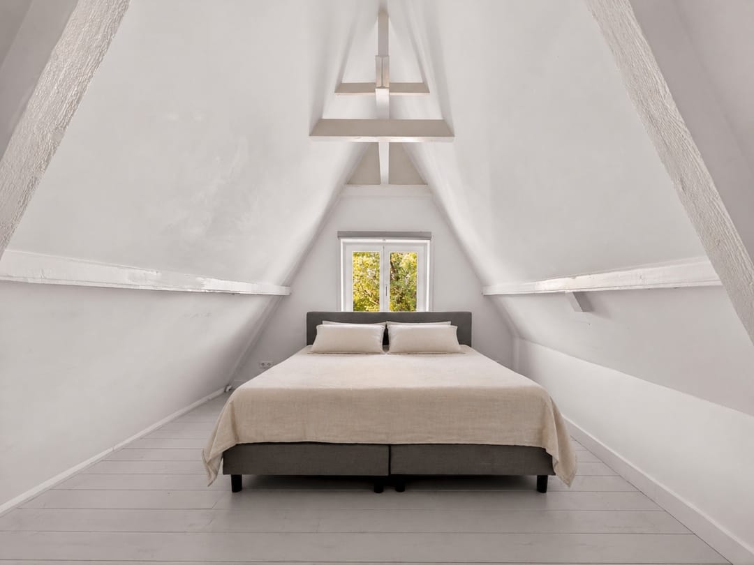 Renovated Upper Apartment with Three Bedrooms in Historic Amsterdam Center — 22