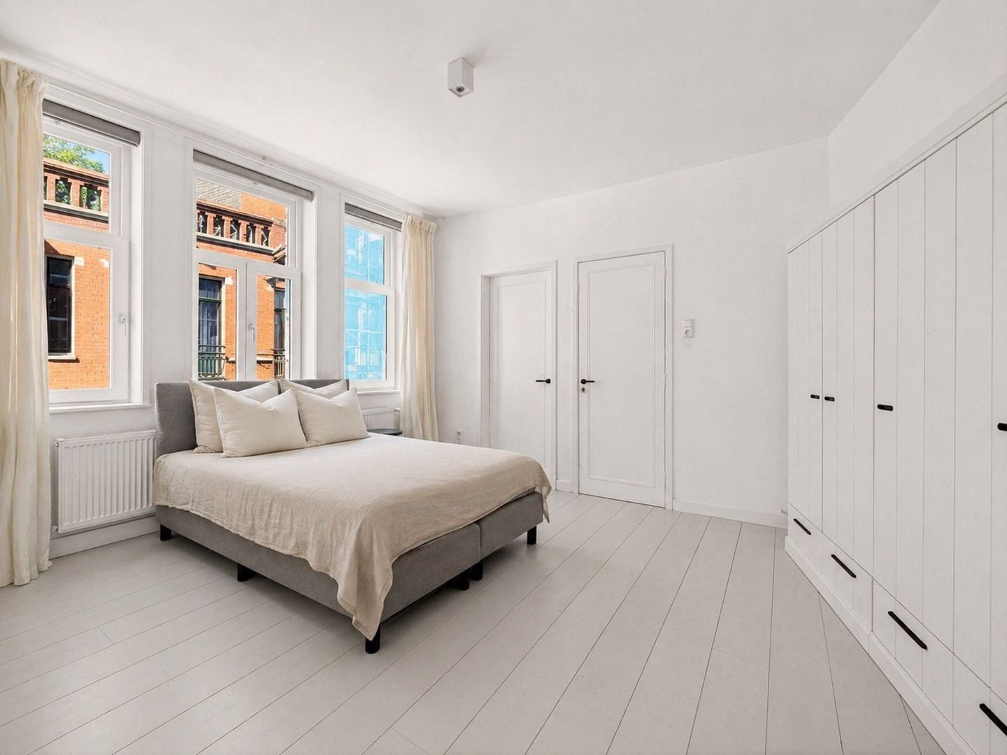 Renovated Upper Apartment with Three Bedrooms in Historic Amsterdam Center — 14