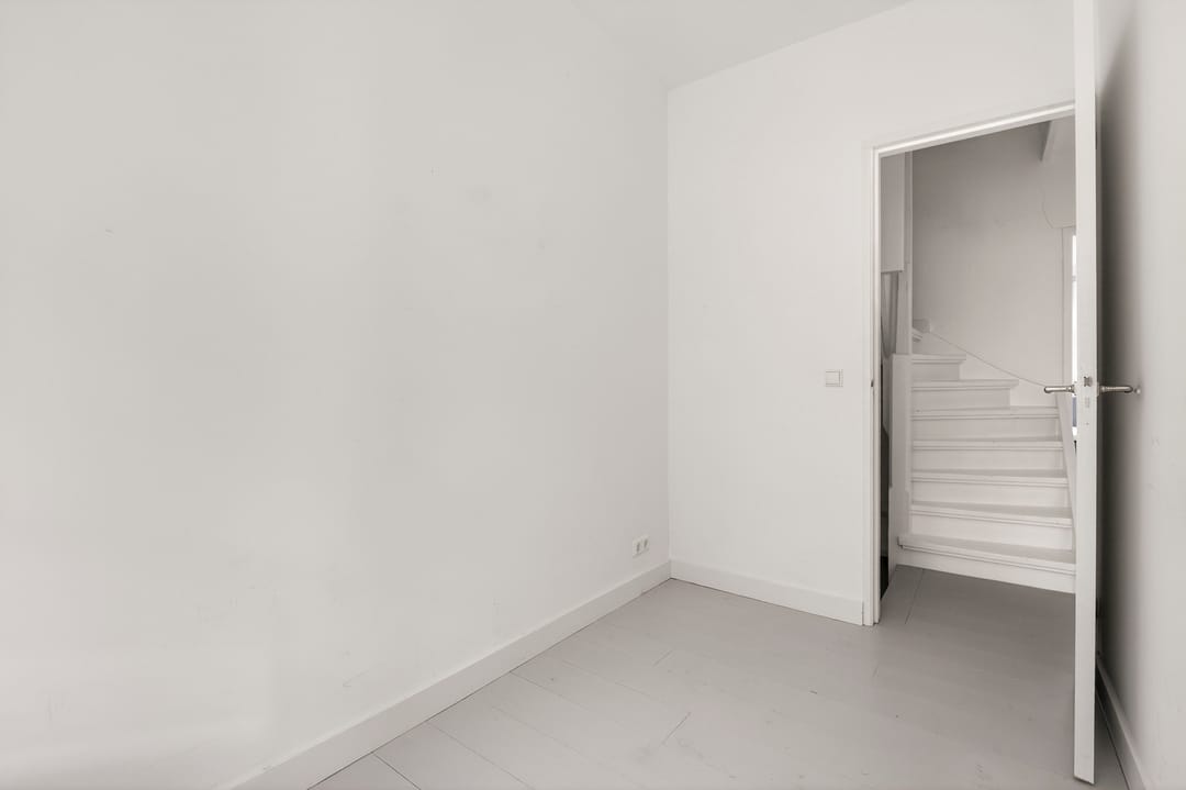 Renovated Upper Apartment with Three Bedrooms in Historic Amsterdam Center — 16