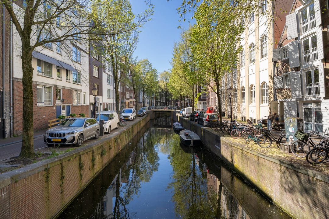 Renovated Upper Apartment with Three Bedrooms in Historic Amsterdam Center — 28