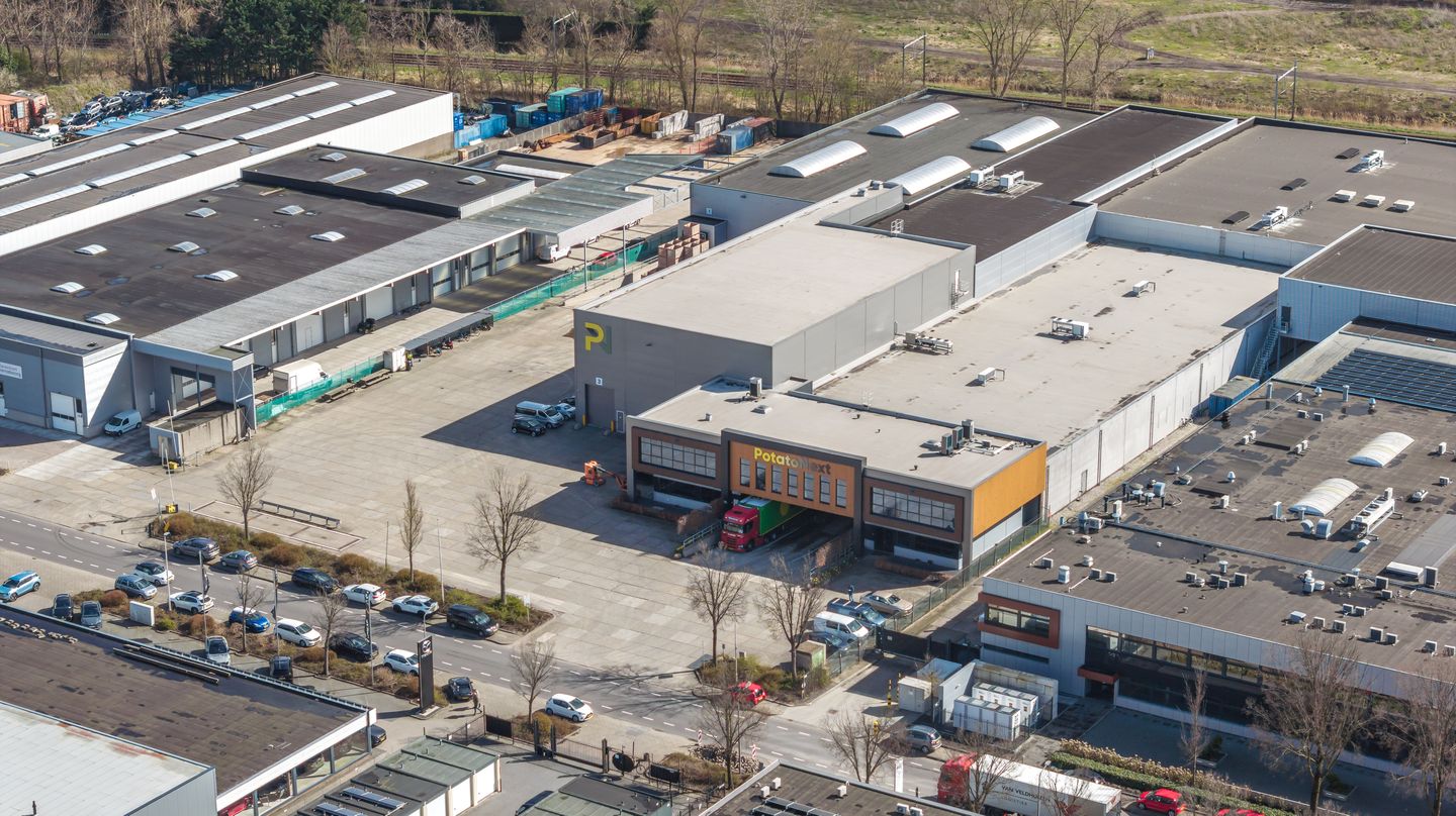 View photo 2 of Van IJsendijkstraat 176