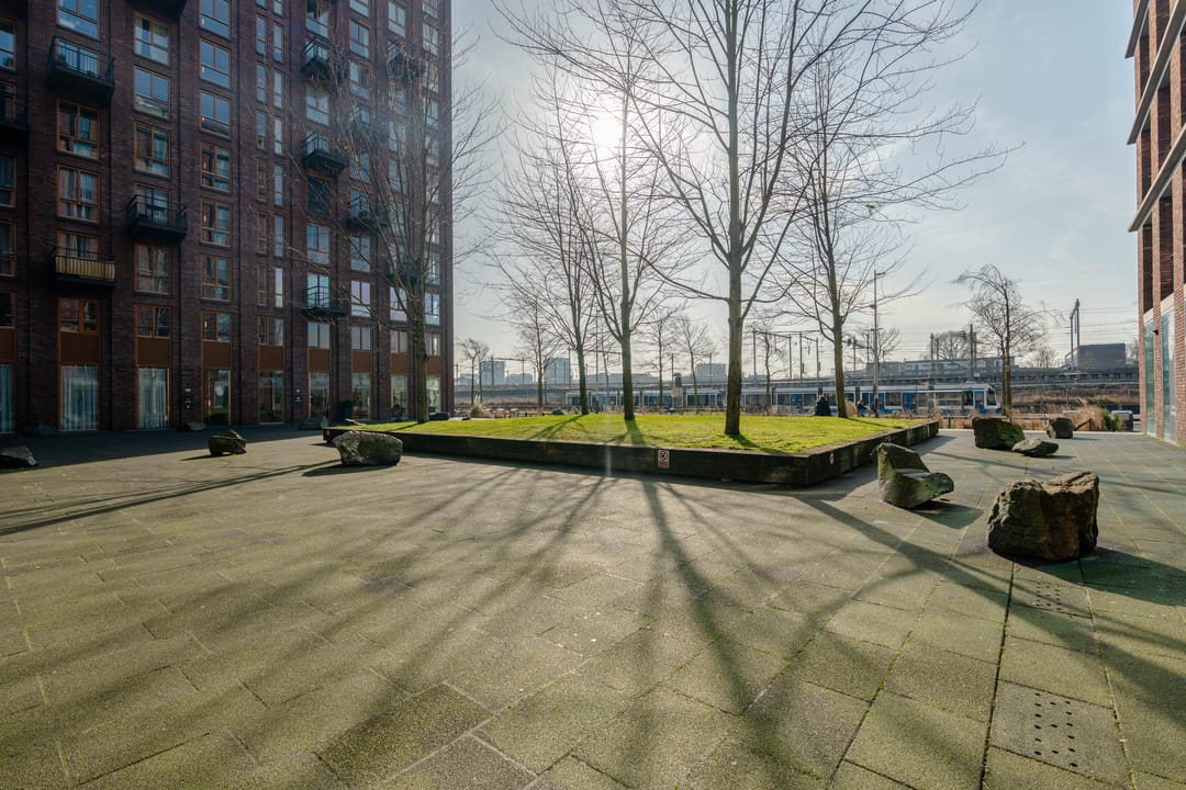 Fully Renovated Apartment with Spectacular IJ Water Views in Amsterdam's Oostelijk Havengebied — 28