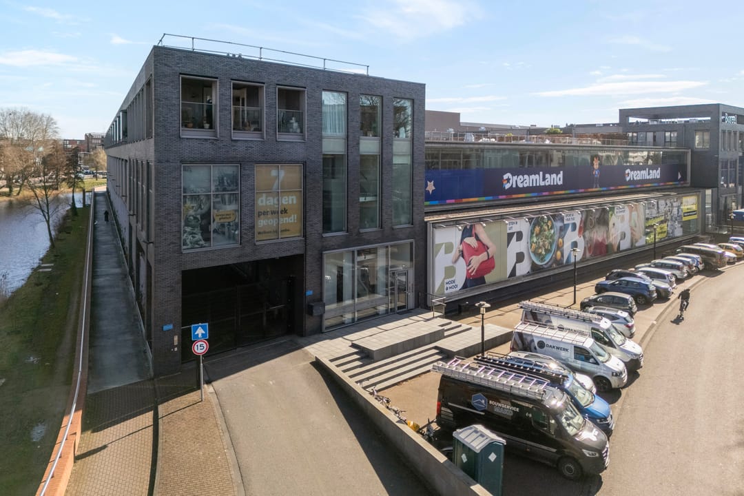 Penthouse with Private Parking and Terrace in Deventer City Center — 32