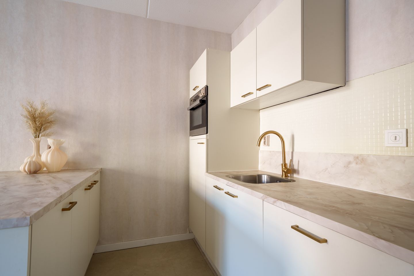 Photo 14 of Tempo Doeloestraat 164