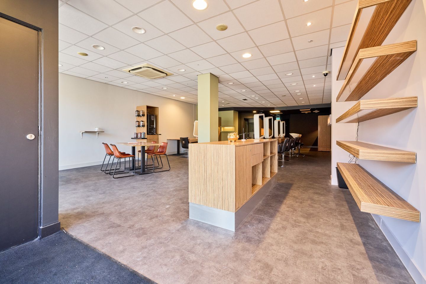 View photo 4 of Amsterdamsestraatweg 584