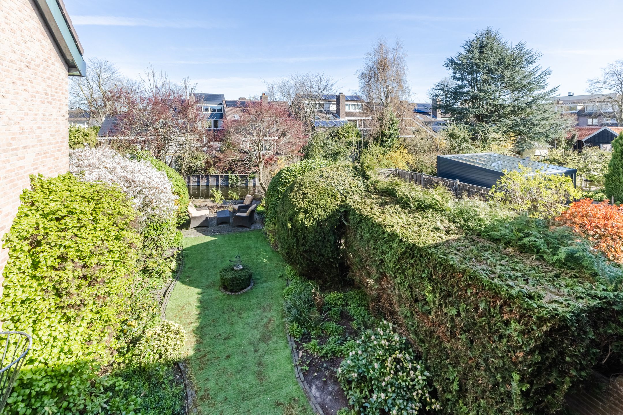 Spacious semi-detached home with deep water-side garden and private dock — 27