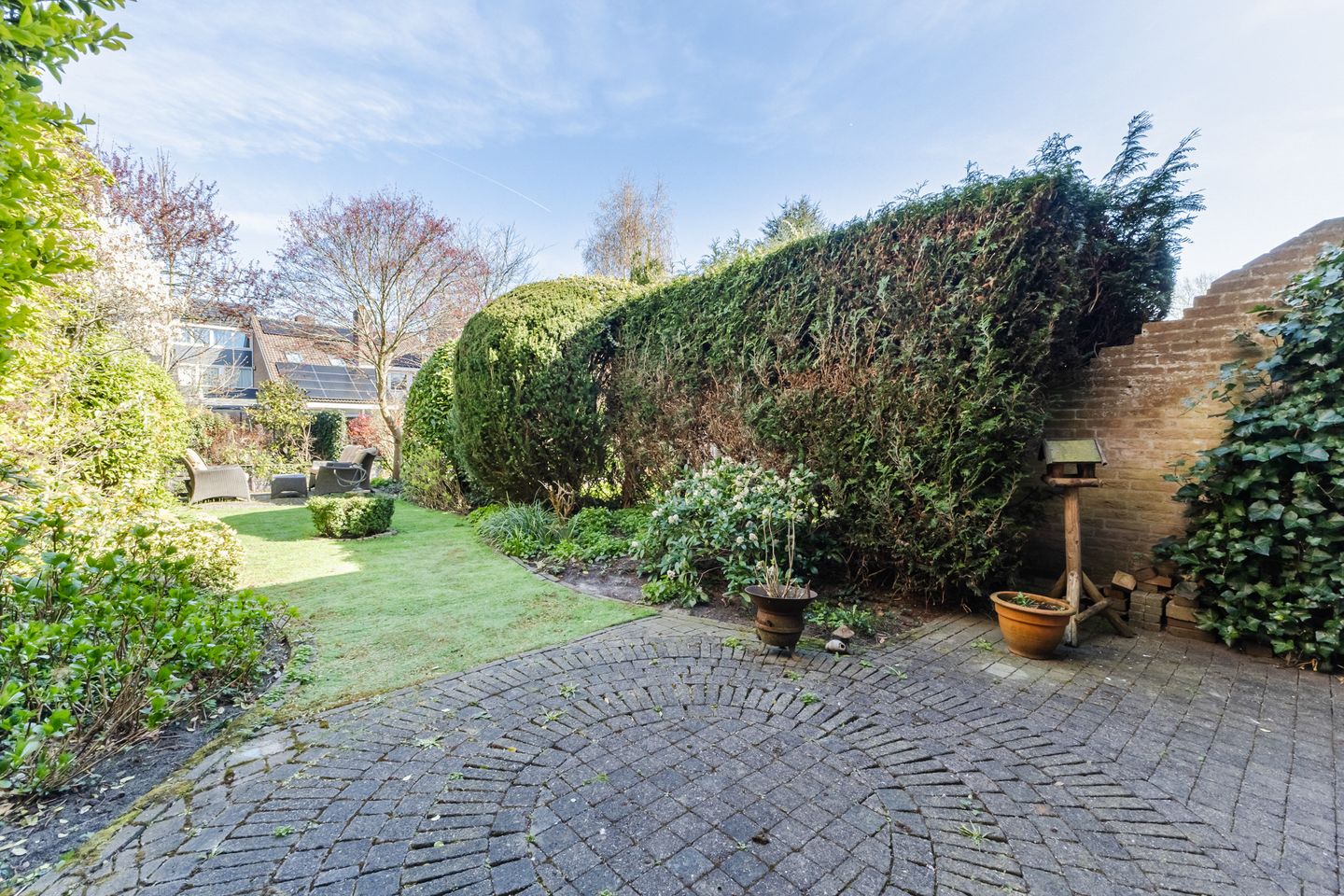 Spacious semi-detached home with deep water-side garden and private dock — 29