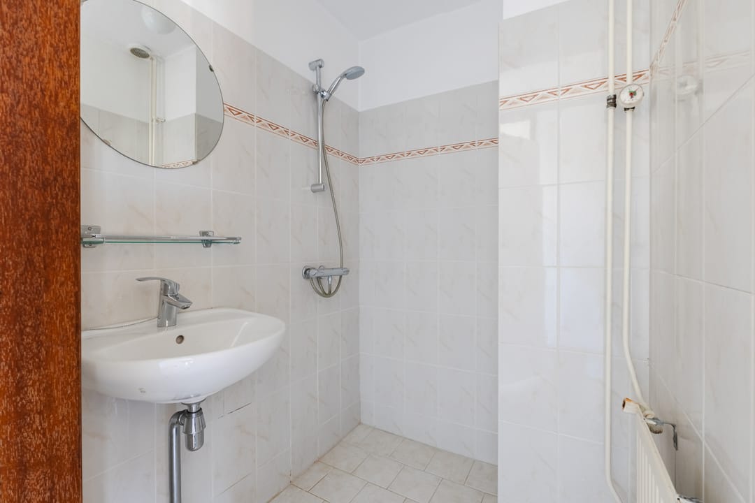 Spacious semi-detached home with deep water-side garden and private dock — 22