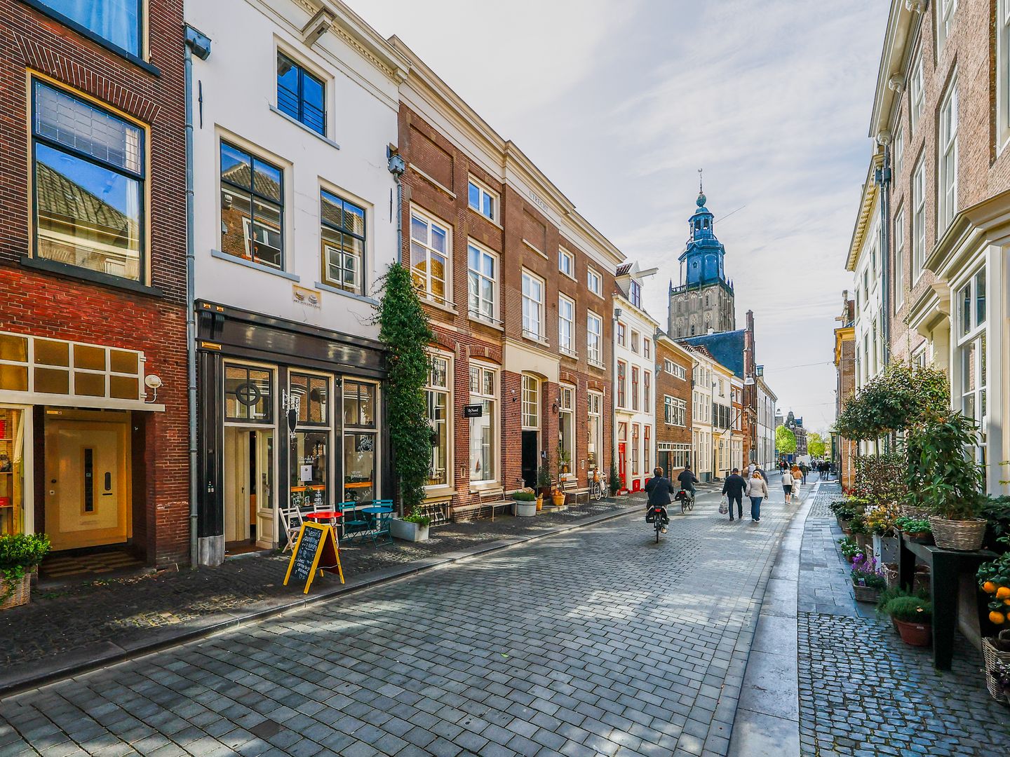 View photo 2 of Lange Hofstraat 18