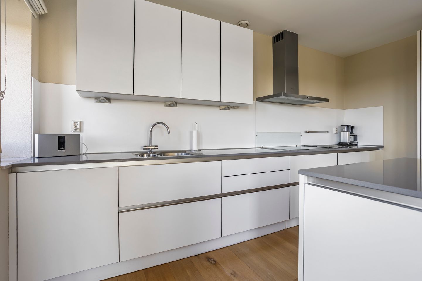 Spacious 4-room apartment with panoramic water views — 25