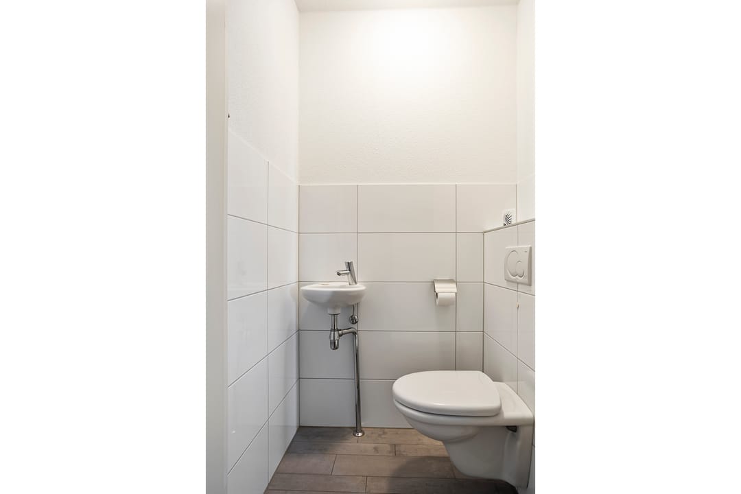 Spacious 4-room apartment with panoramic water views — 46