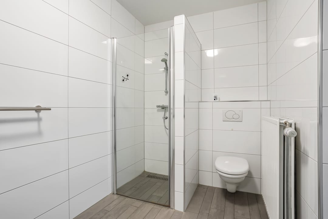 Spacious 4-room apartment with panoramic water views — 43