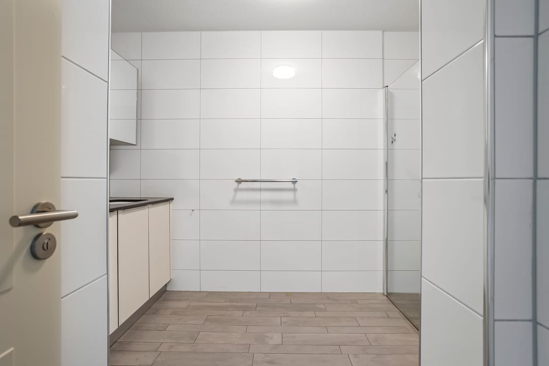 Spacious 4-room apartment with panoramic water views — 41