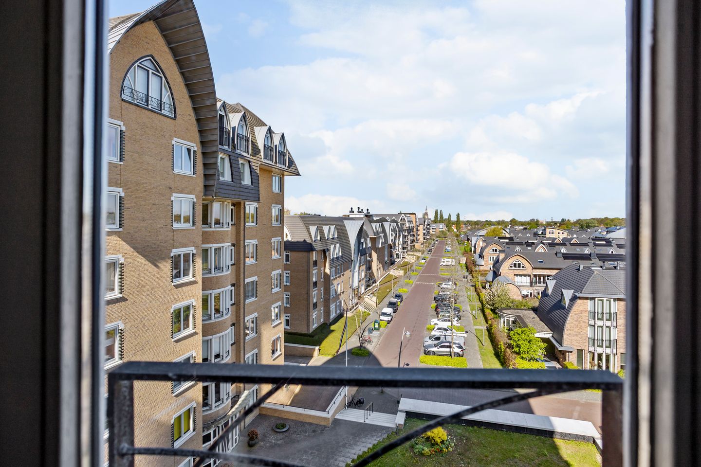 Spacious 4-room apartment with panoramic water views — 35