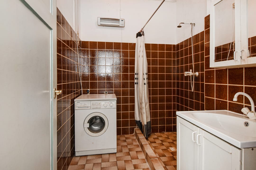 Spacious Top Floor Apartment in Quiet Bomenbuurt — 16