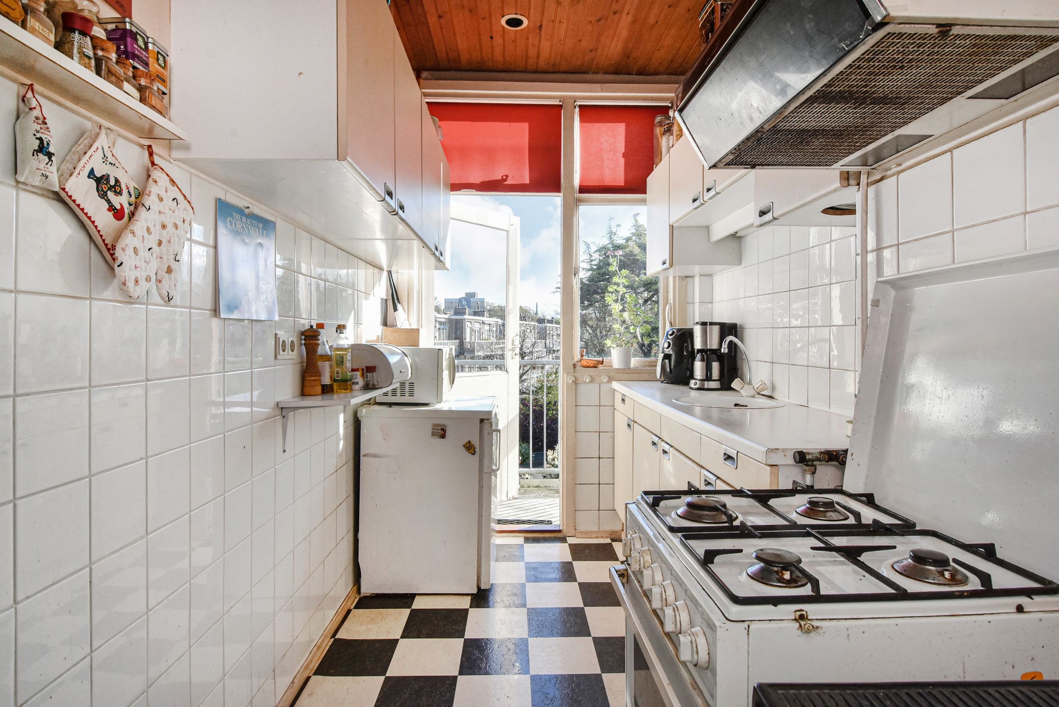 Spacious Top Floor Apartment in Quiet Bomenbuurt — 12