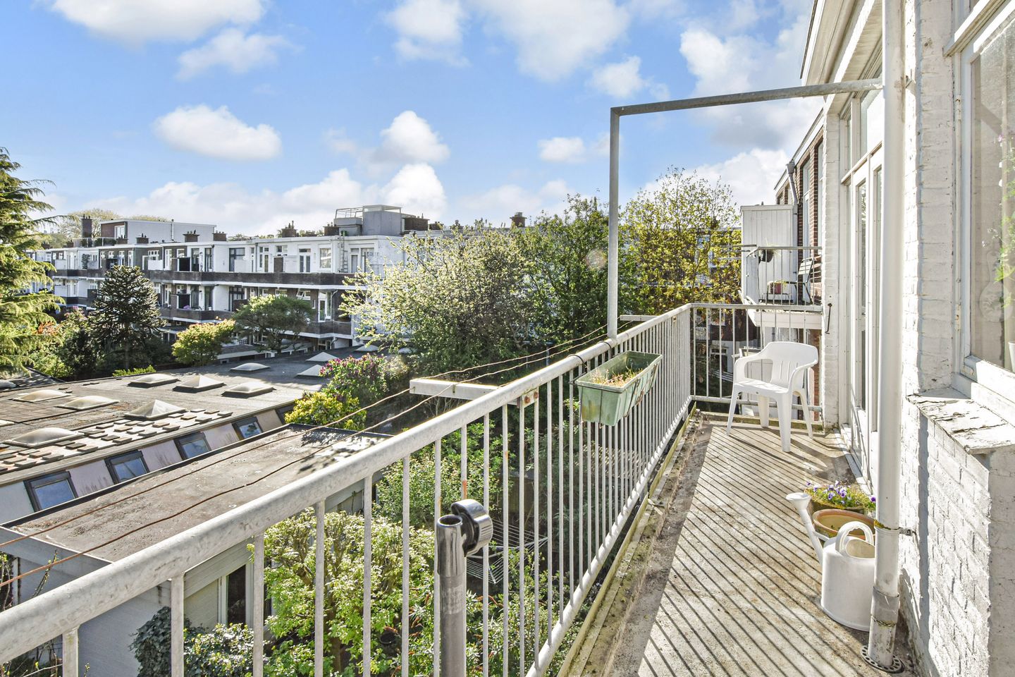 Spacious Top Floor Apartment in Quiet Bomenbuurt — 14