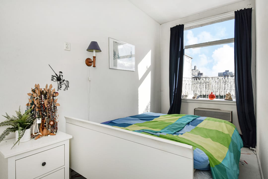 Spacious Top Floor Apartment in Quiet Bomenbuurt — 22