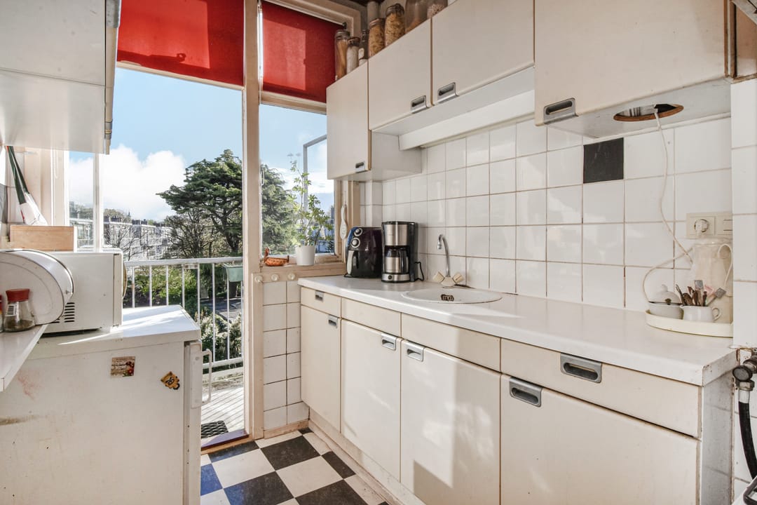 Spacious Top Floor Apartment in Quiet Bomenbuurt — 13