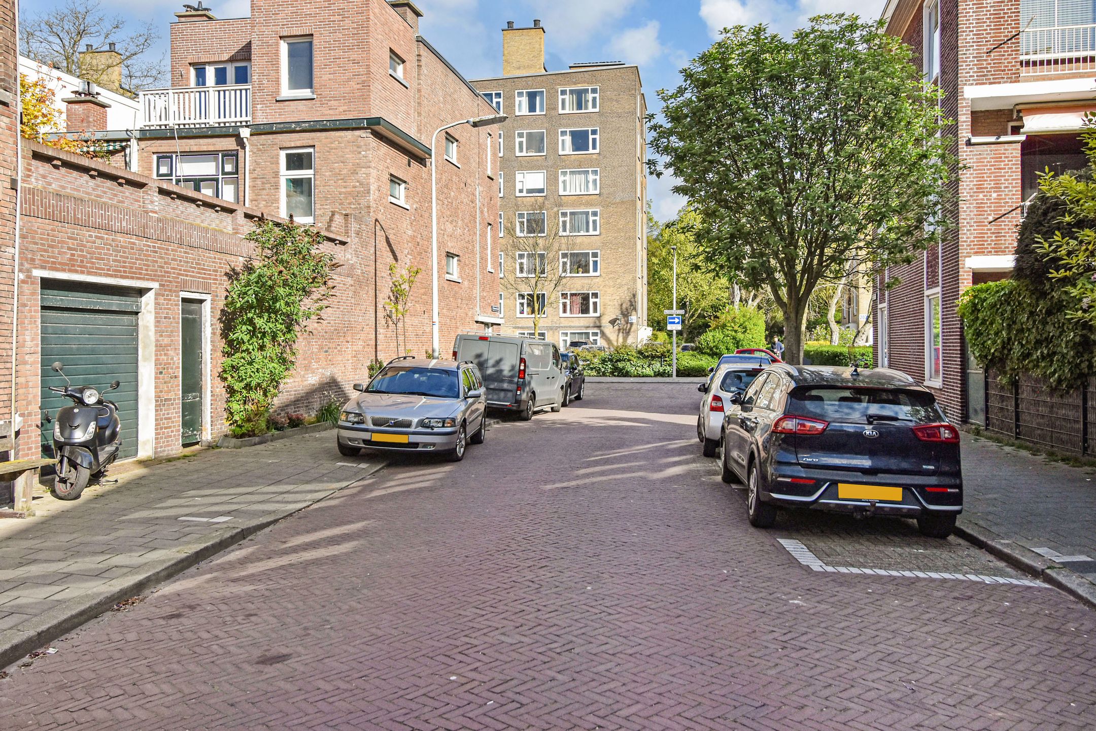 Spacious Top Floor Apartment in Quiet Bomenbuurt — 27