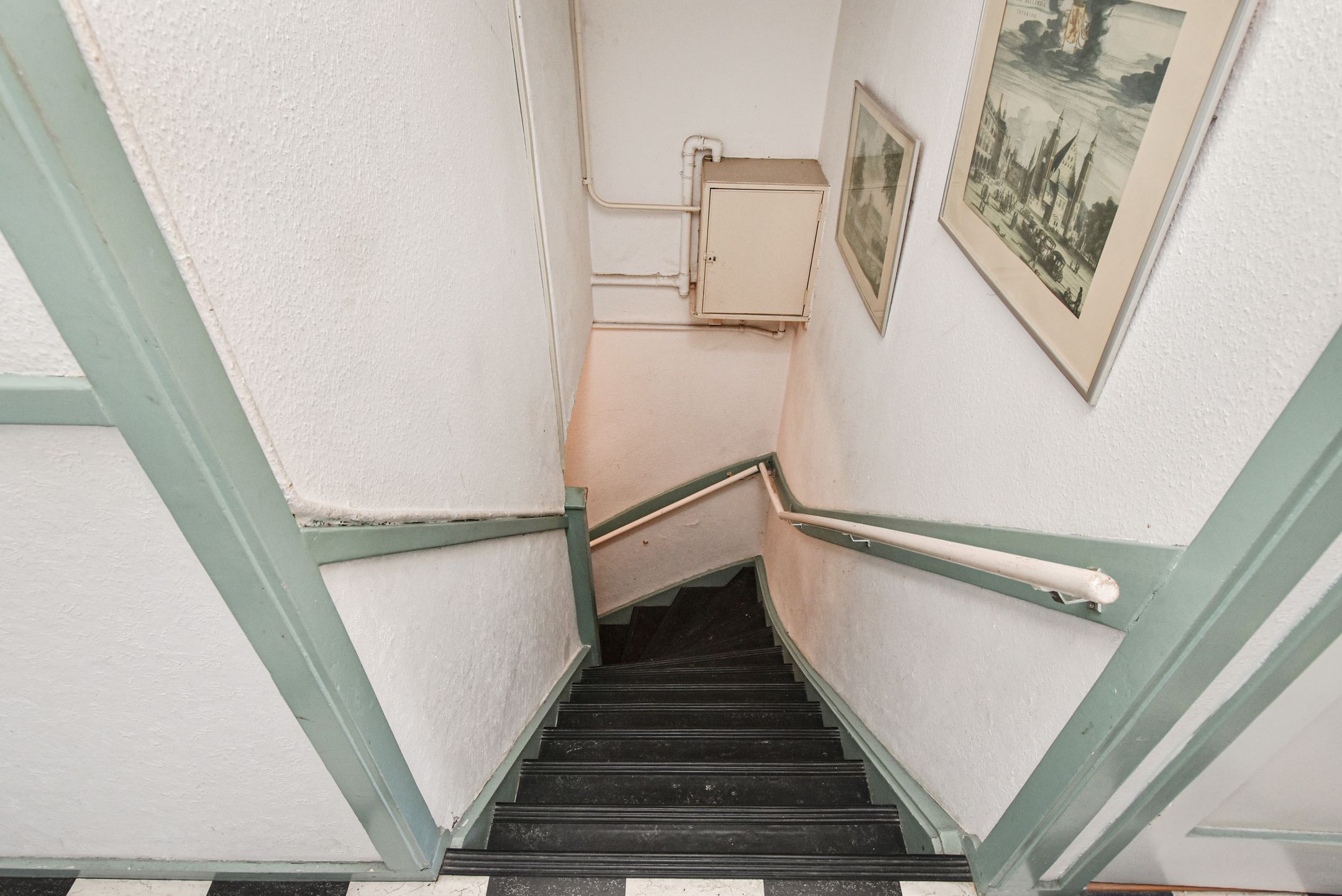 Spacious Top Floor Apartment in Quiet Bomenbuurt — 24