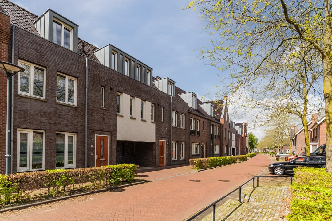 Photo 2 of Peellandstraat 6