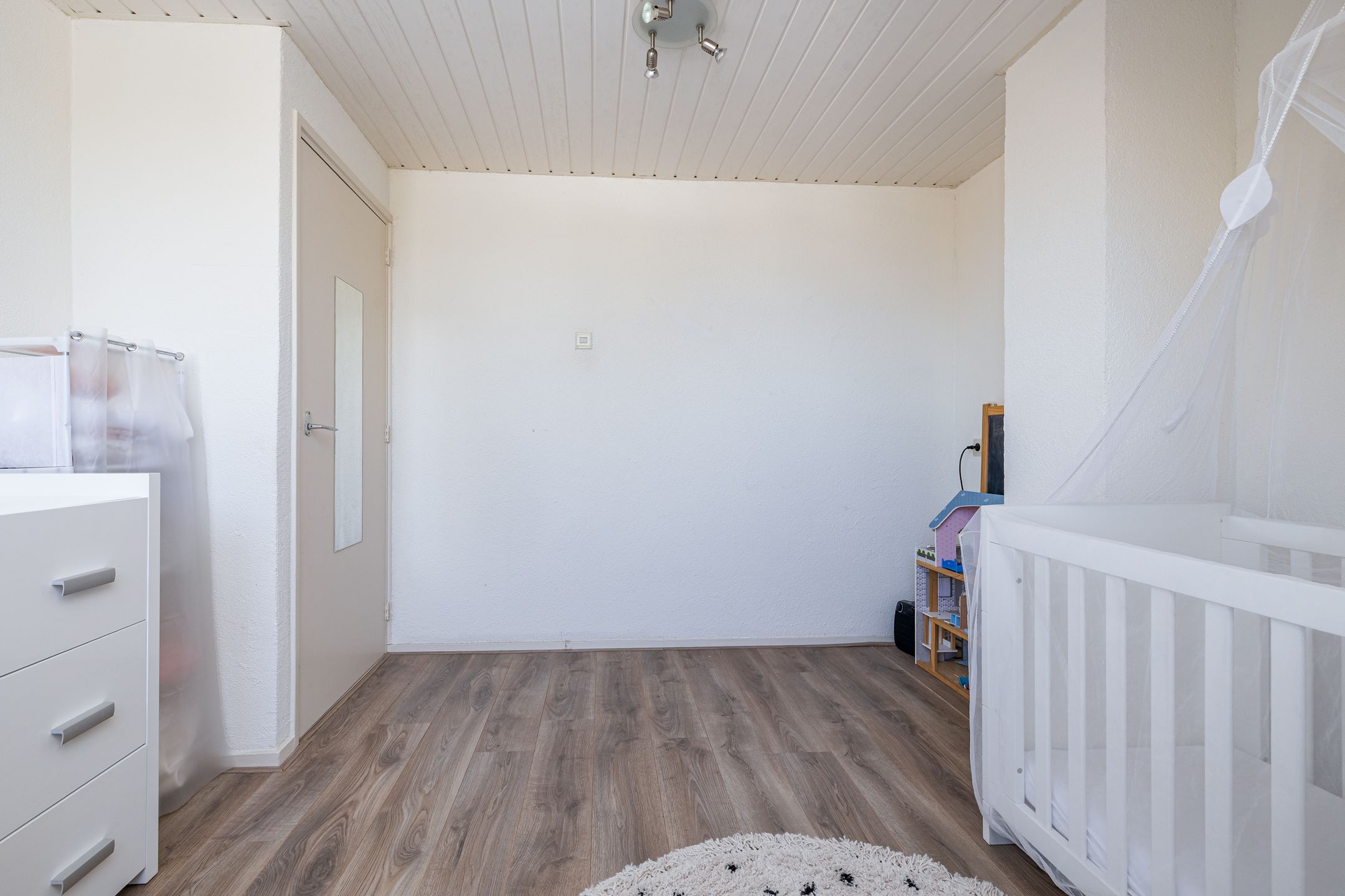 Spacious 4-Room Upper Floor Apartment in Bergschenhoek Centre — 12