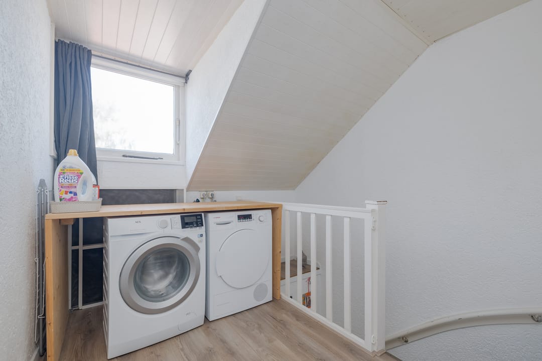Spacious 4-Room Upper Floor Apartment in Bergschenhoek Centre — 16