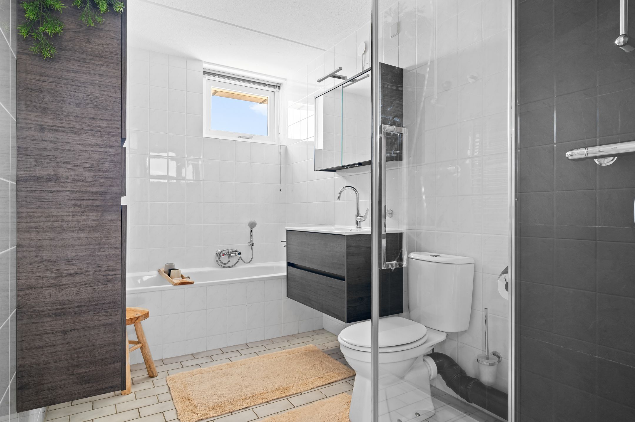 Spacious Semi-Detached Family Home with Sunny Southeast-Facing Garden — 18