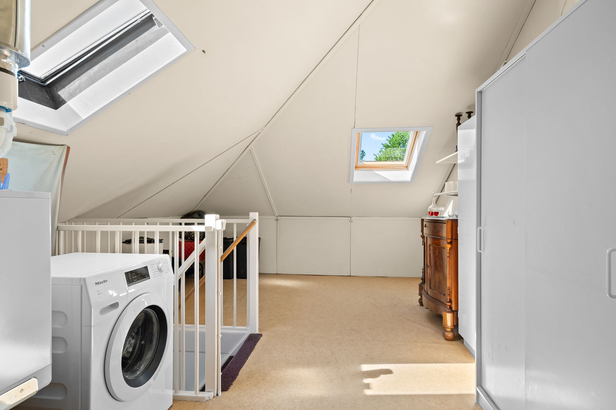 Spacious Semi-Detached Family Home with Sunny Southeast-Facing Garden — 21