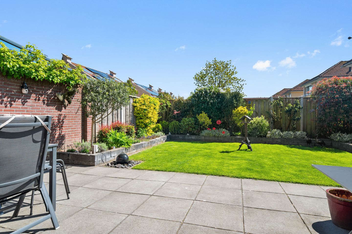 Spacious Semi-Detached Family Home with Sunny Southeast-Facing Garden — 25