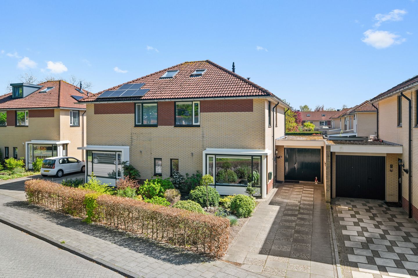 Spacious Semi-Detached Family Home with Sunny Southeast-Facing Garden — 29
