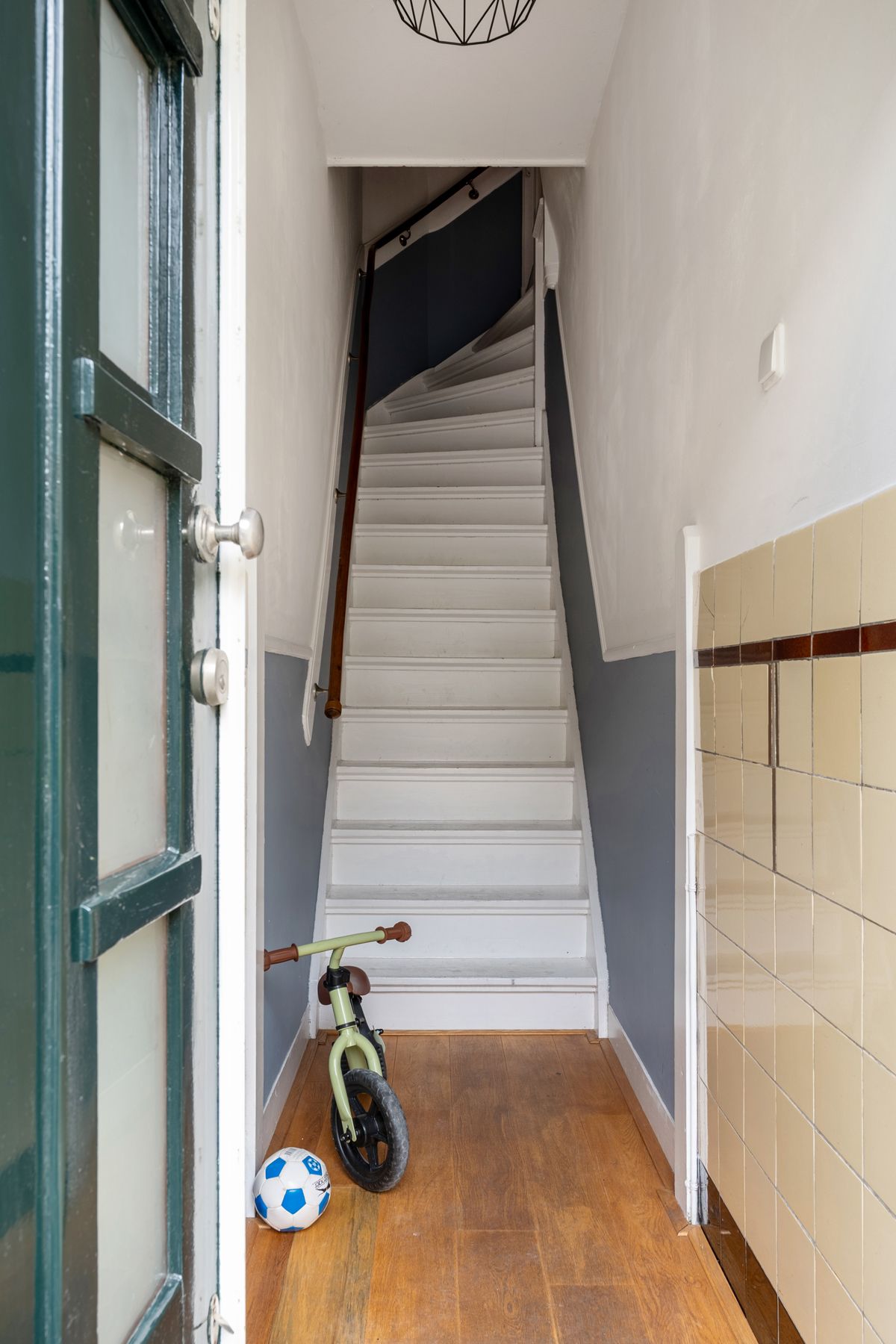 Light and Characterful Apartment with En Suite Doors and Two Balconies — 35