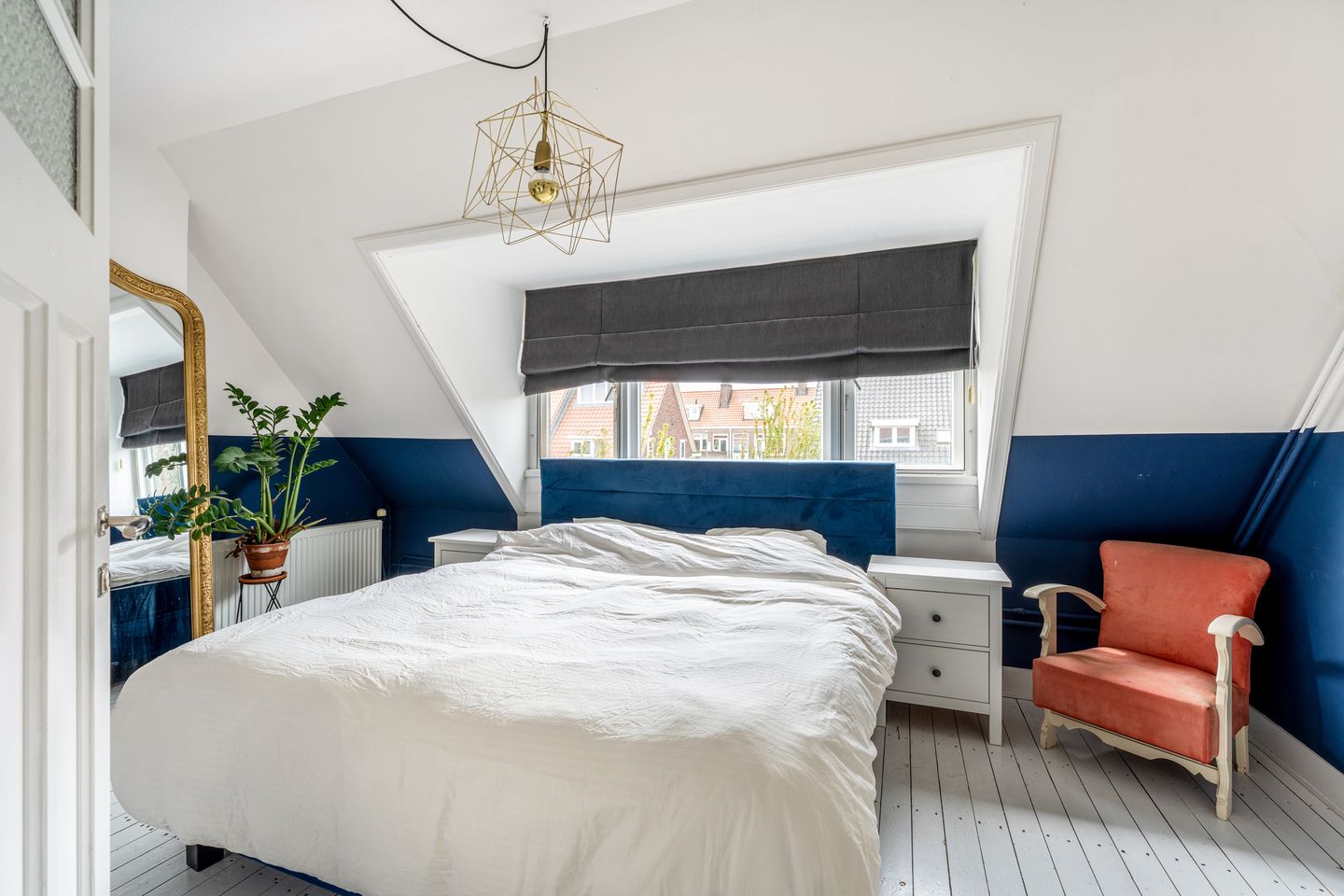 Light and Characterful Apartment with En Suite Doors and Two Balconies — 20