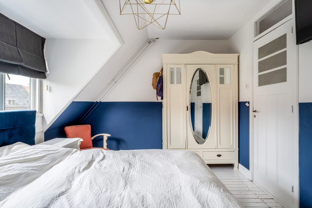 Light and Characterful Apartment with En Suite Doors and Two Balconies — 22