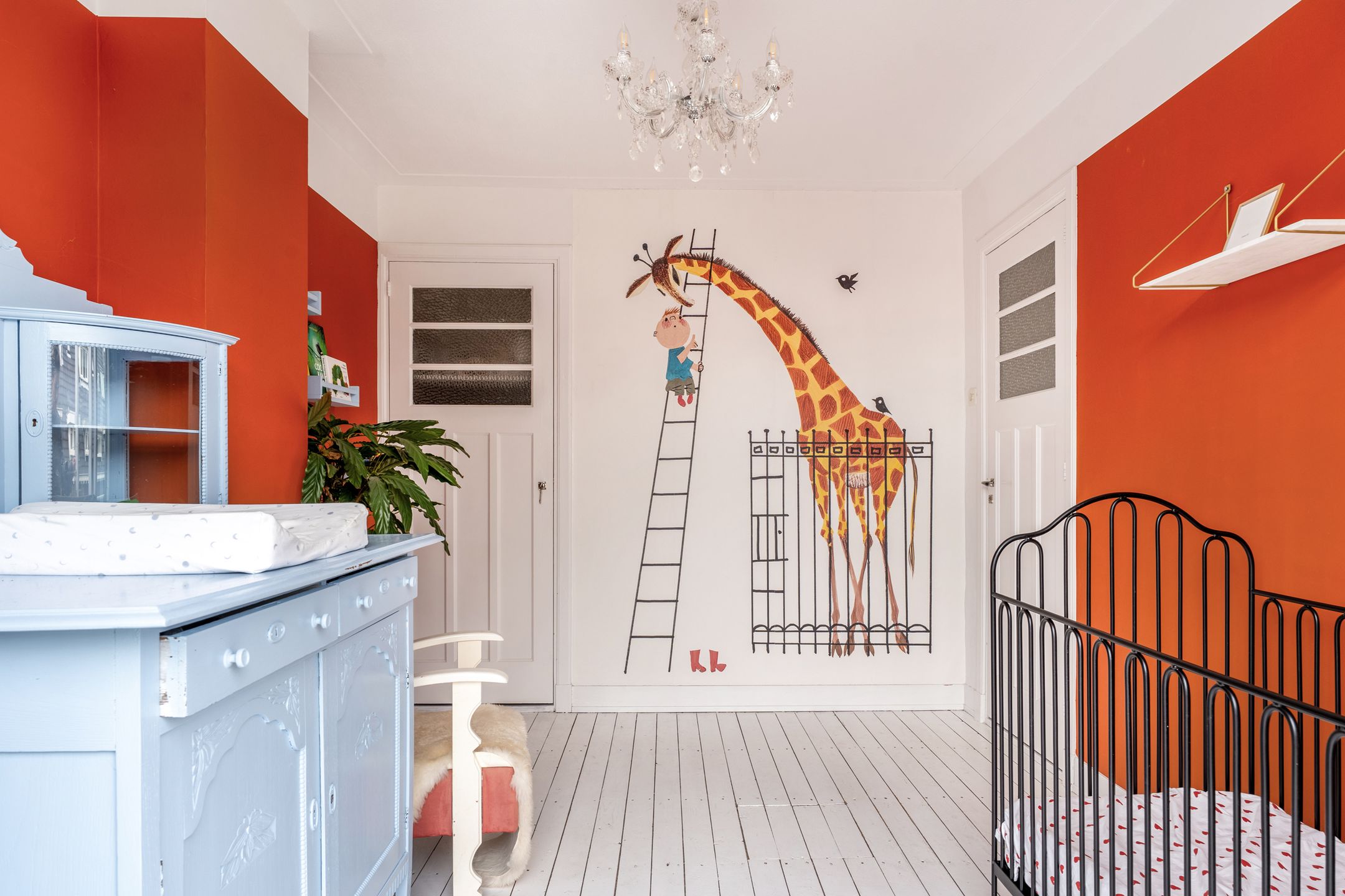 Light and Characterful Apartment with En Suite Doors and Two Balconies — 27