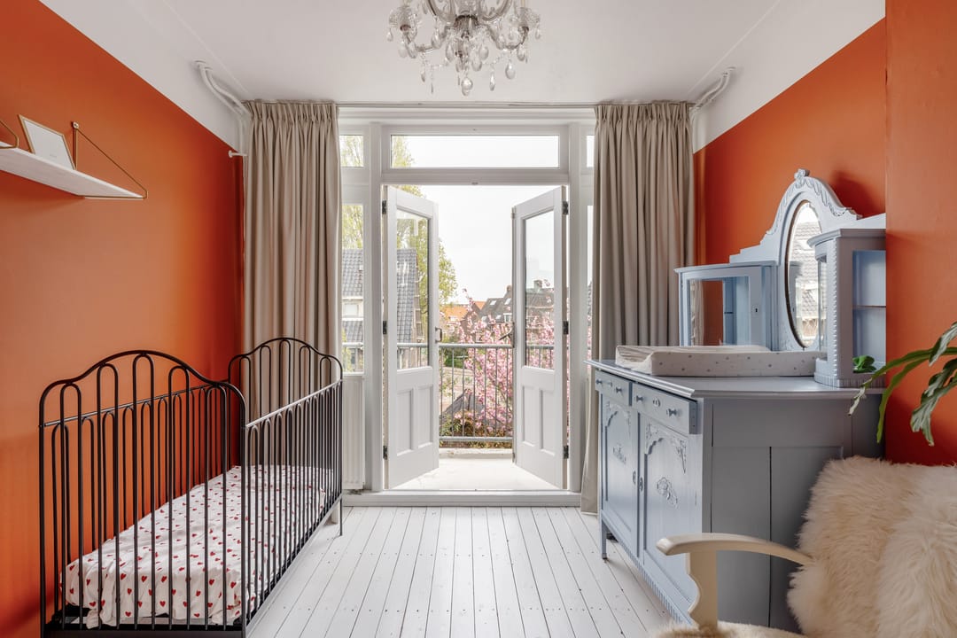 Light and Characterful Apartment with En Suite Doors and Two Balconies — 28
