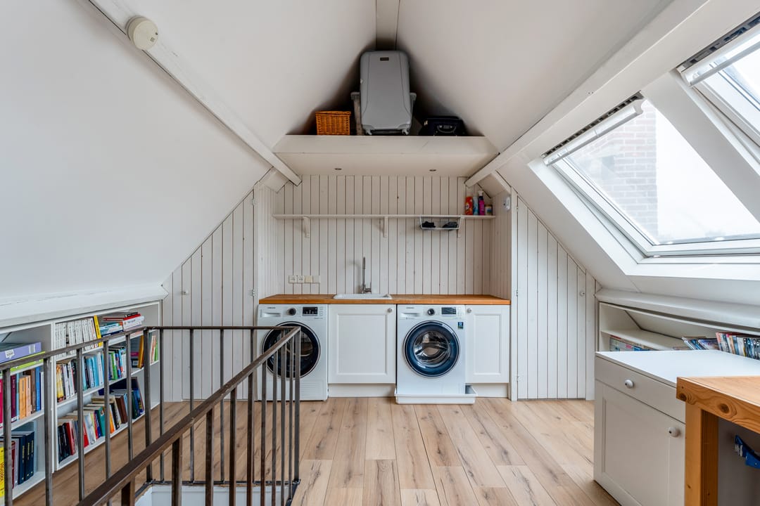 Light and Characterful Apartment with En Suite Doors and Two Balconies — 31