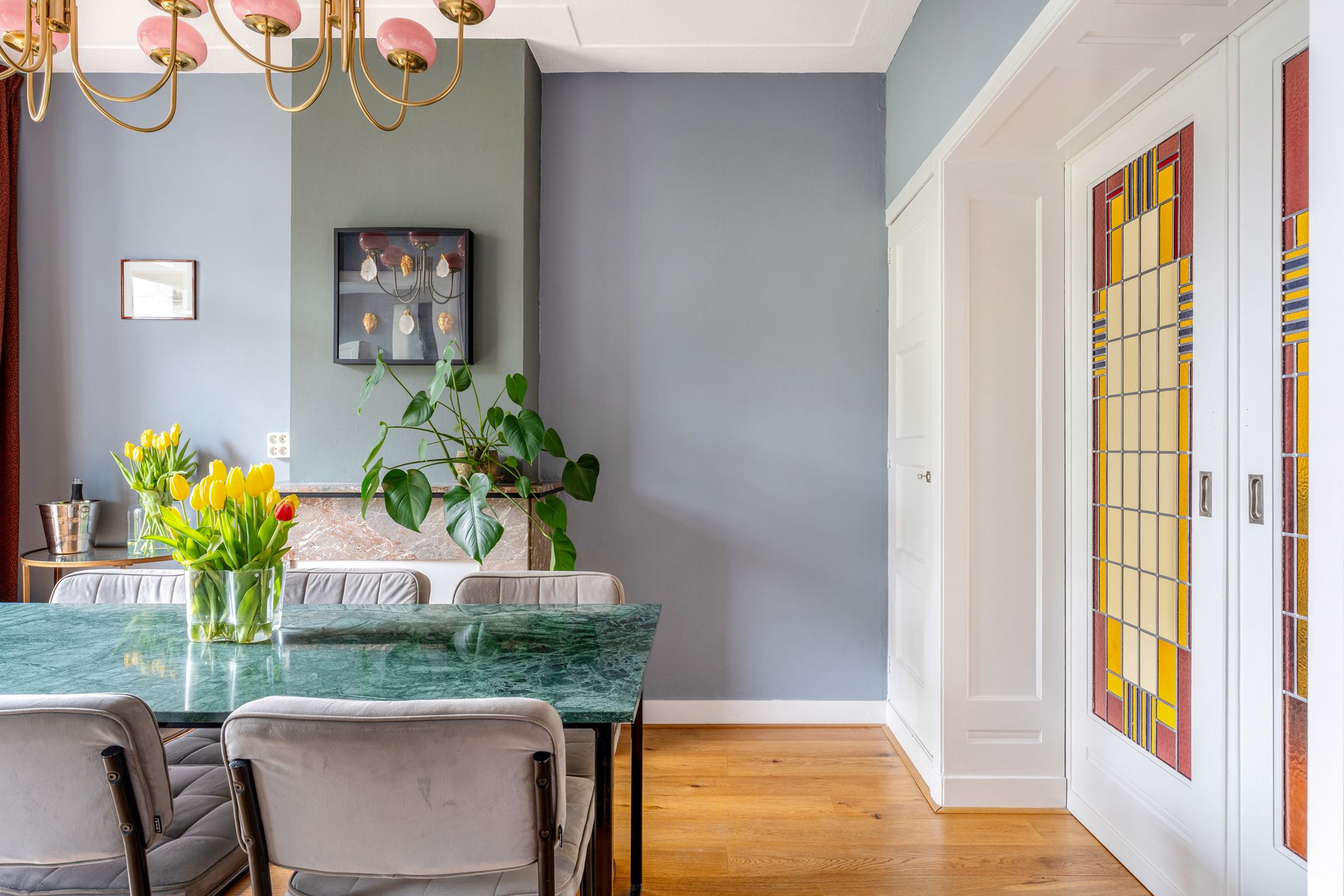Light and Characterful Apartment with En Suite Doors and Two Balconies — 12