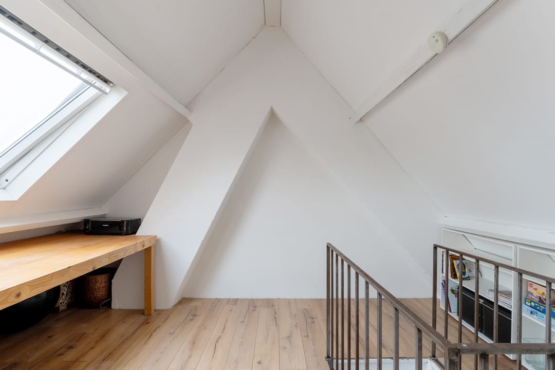 Light and Characterful Apartment with En Suite Doors and Two Balconies — 32