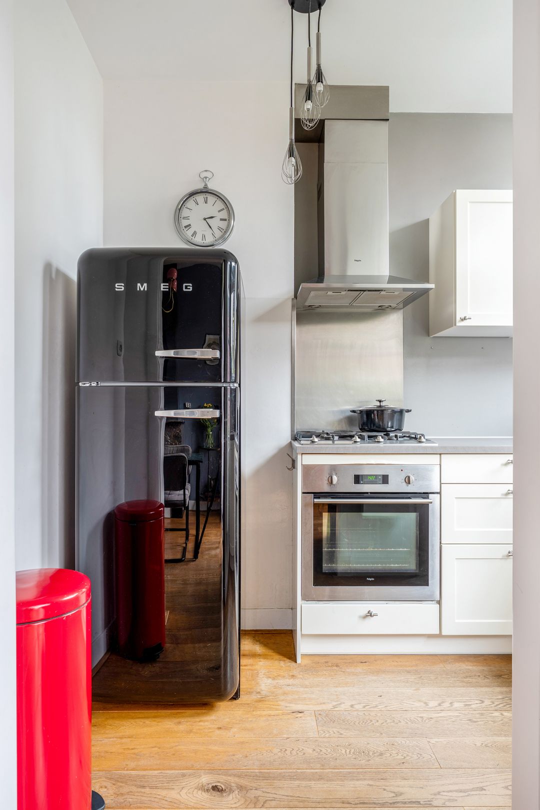 Light and Characterful Apartment with En Suite Doors and Two Balconies — 17