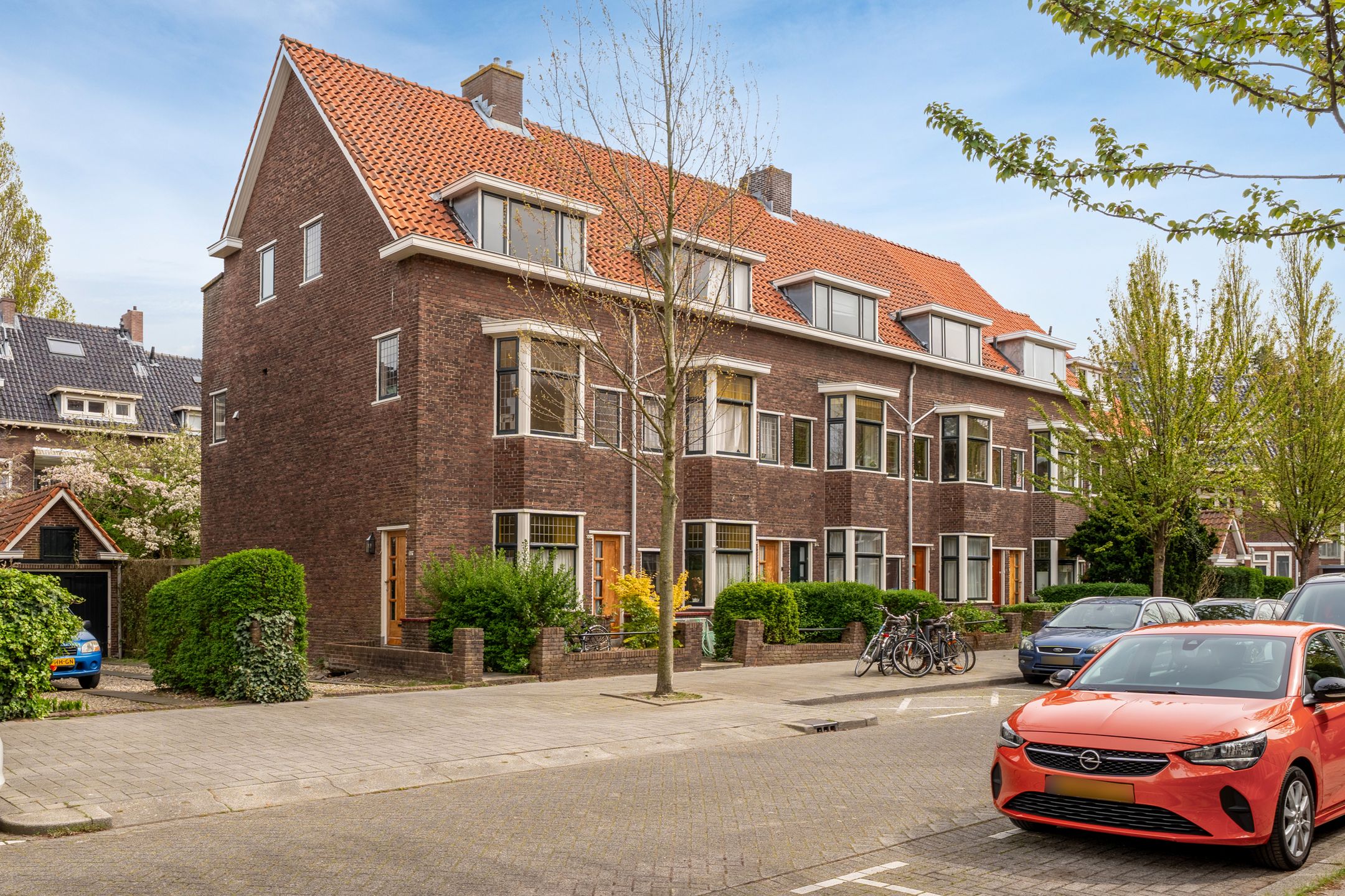Light and Characterful Apartment with En Suite Doors and Two Balconies — 36